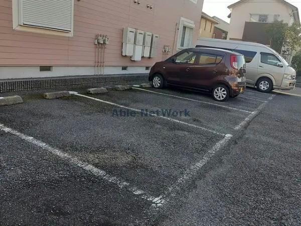 【木更津市港南台のアパートの駐車場】