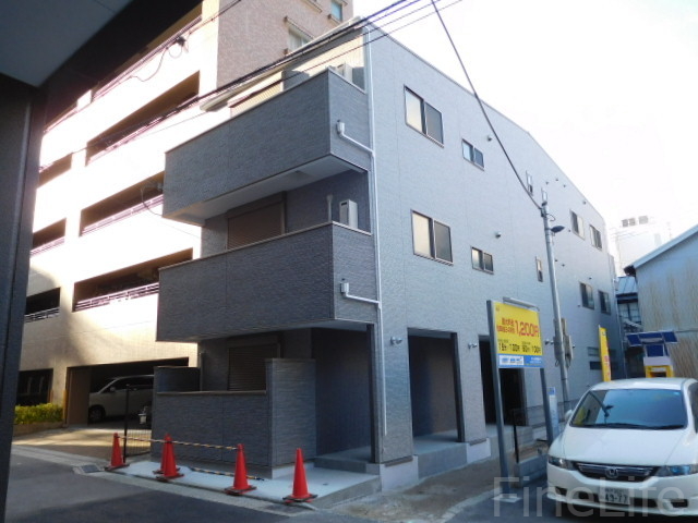 神戸市中央区多聞通のアパートの建物外観