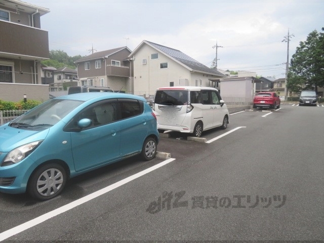 【福知山市字長田のアパートの駐車場】