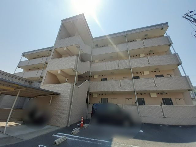 【広島市東区戸坂くるめ木のマンションの建物外観】