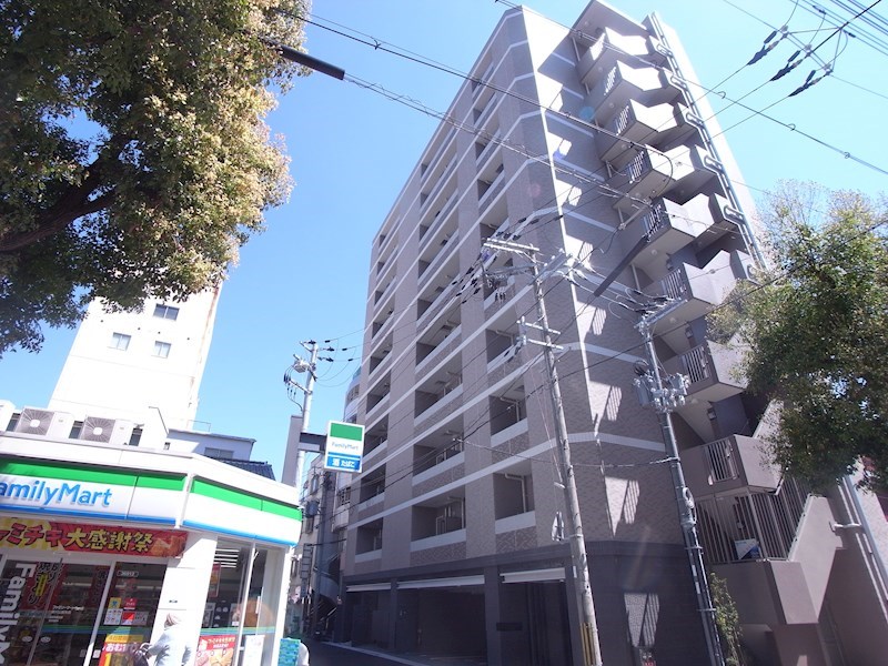 【神戸市兵庫区福原町のマンションの建物外観】