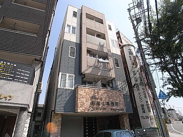 【アジュール小花の建物外観】