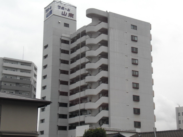 ラポール山東の建物外観