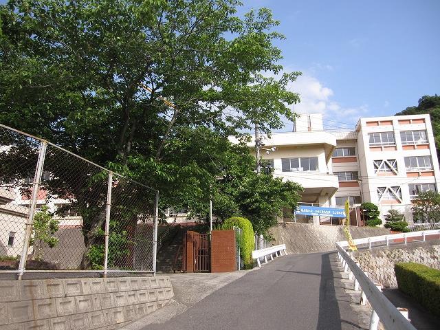 【安芸郡海田町南幸町のマンションの小学校】