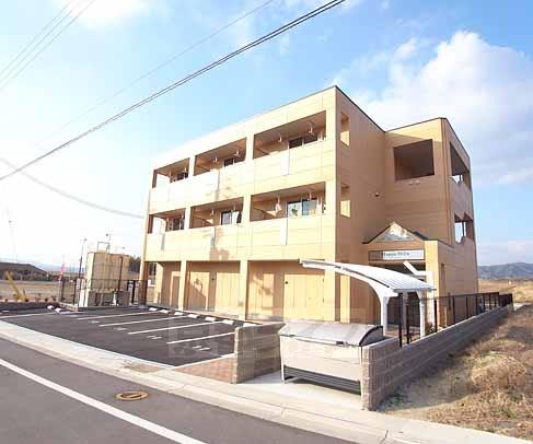 木津川市城山台のアパートの建物外観