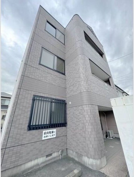 名古屋市中村区岩塚町のマンションの建物外観