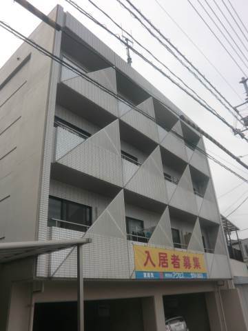 呉市上長迫町のマンションの建物外観