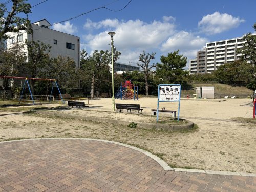 【吹田市泉町のアパートの公園】