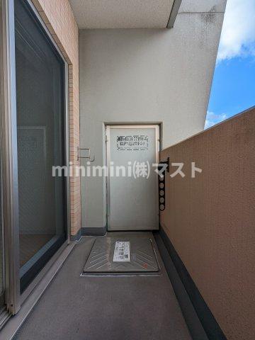 【大阪市西区九条のマンションのバルコニー】