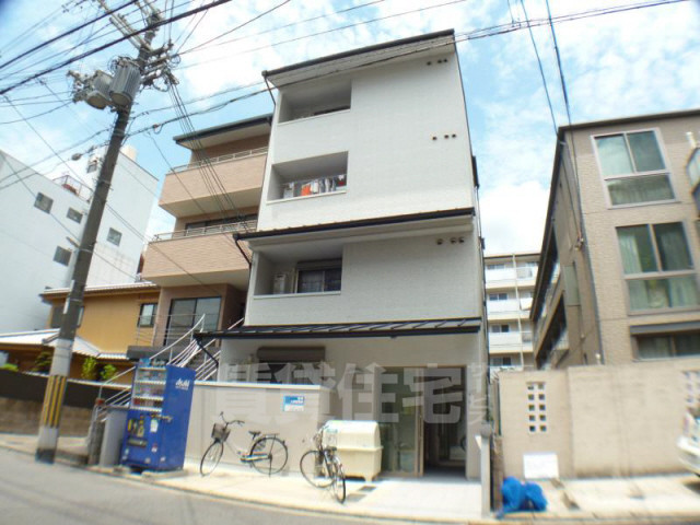 【京都市上京区笹屋４丁目のマンションの建物外観】