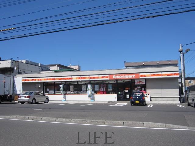 【ウィンディー東札幌のコンビニ】