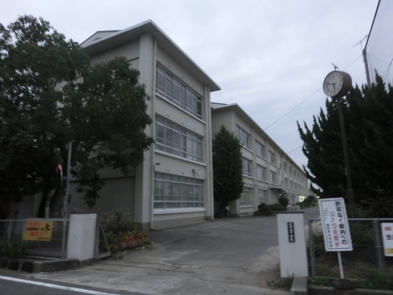 中学校　龍野西中学校（中学校）まで516m