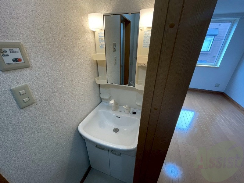 洗面設備　朝の身支度に欠かせない独立洗面台もございます！