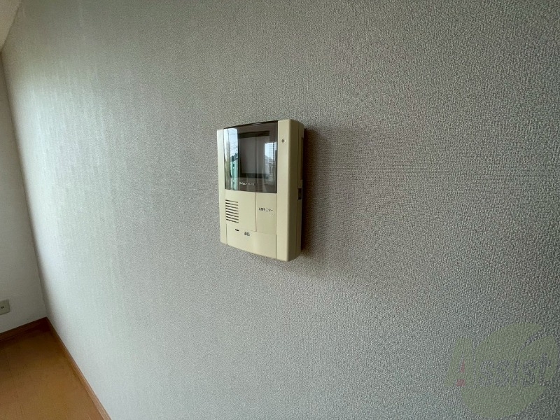 セキュリティ　ＴＶモニター付インターホンです。来客者の顔が見えるので安心！