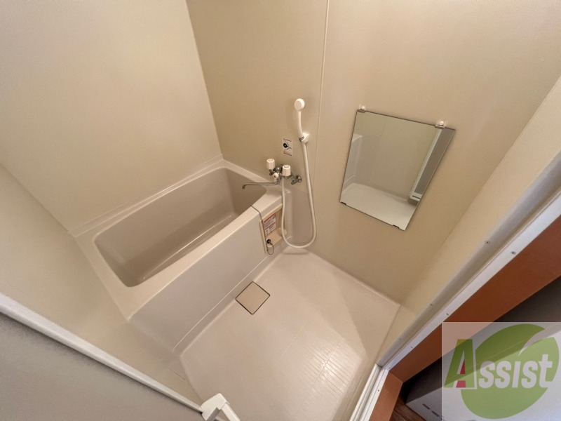 バス・シャワールーム　お風呂になります。一日の疲れを癒してくださいね。