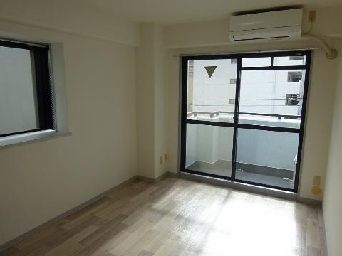 シェリール茨木　居室・リビング　洋室