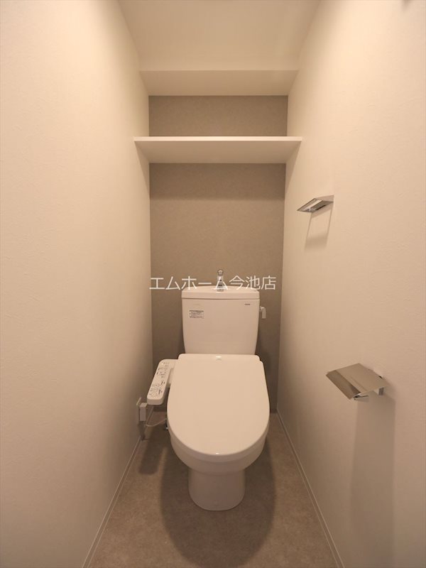 トイレ　温水洗浄便座付トイレ