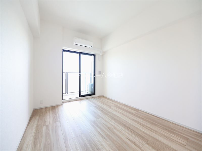 その他部屋・スペース　洋室8.1帖　エアコン付　収納充実　南向バルコニー