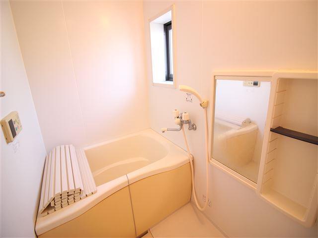 バス・シャワールーム　追い焚き機能付きで経済的です