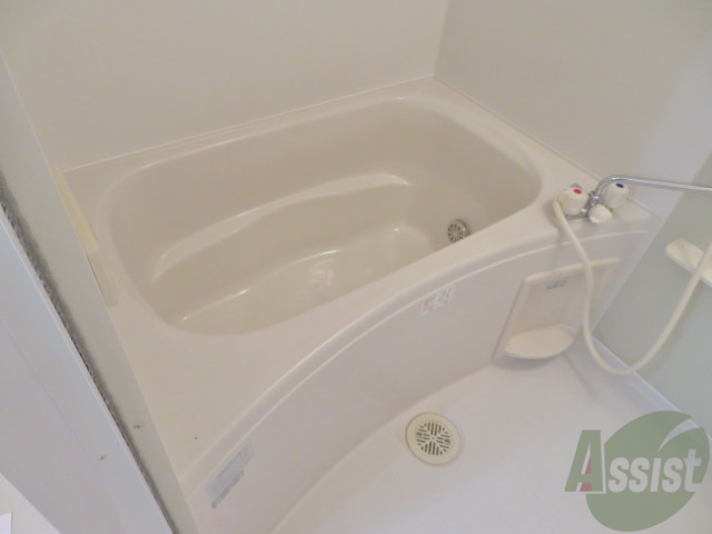 バス・シャワールーム　追焚つきで便利です！窓もあるので換気もできます