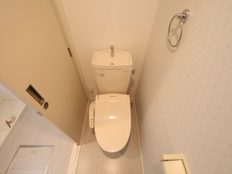 トイレ　温水洗浄暖房便座付トイレ