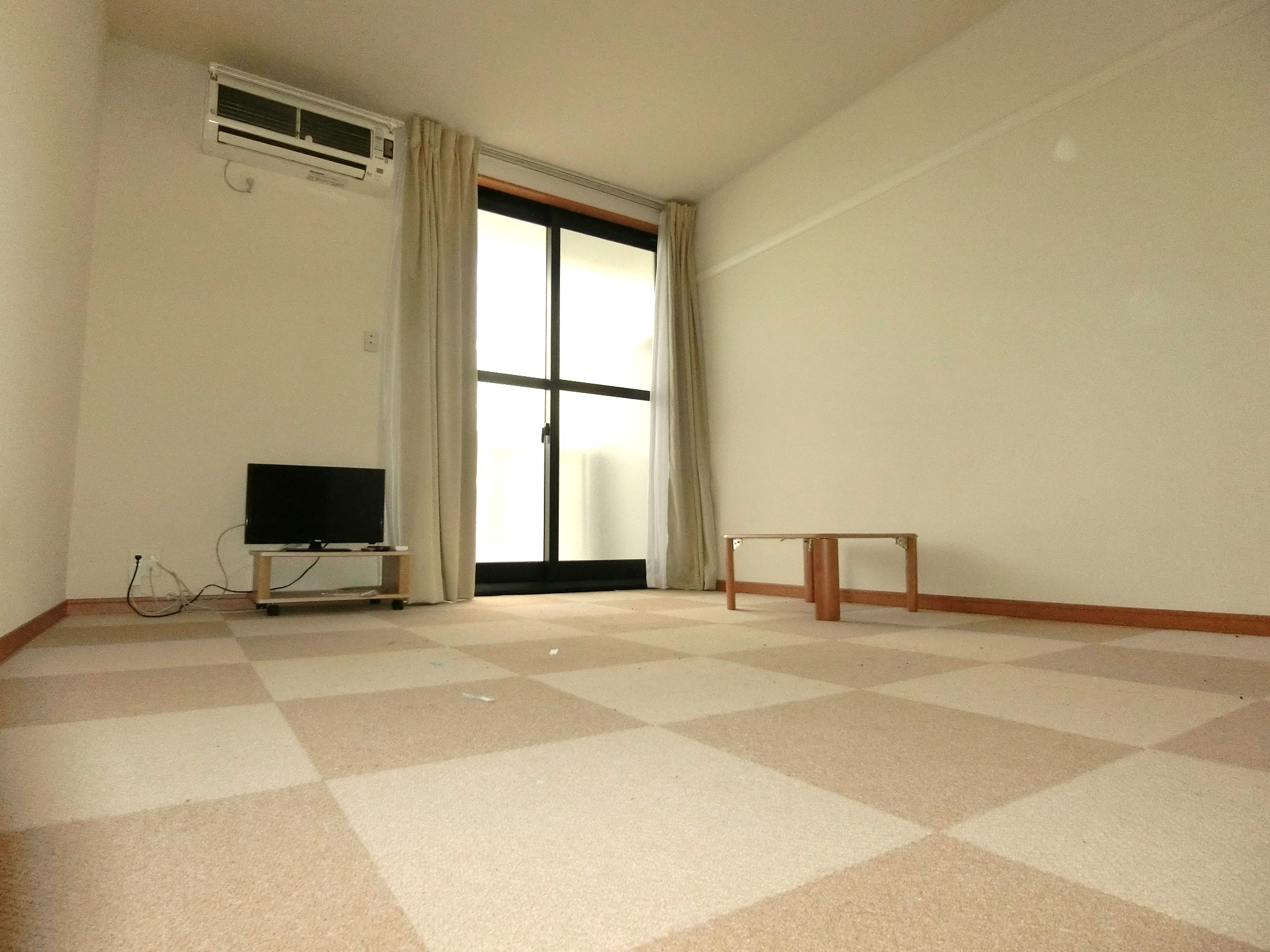 その他共有部分　テレビ・ローテーブル・カーテン・エアコン・照明を完備です☆