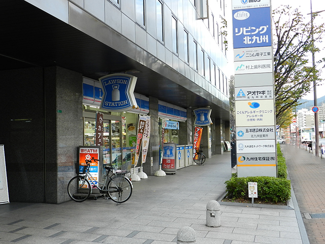 コンビニ　ローソン小倉米町二丁目店（コンビニ）まで371m