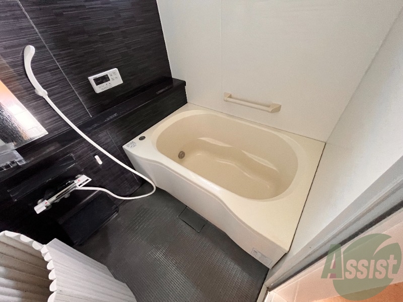 バス・シャワールーム　ブラックを基調としたお風呂。シックで落ち着きますね