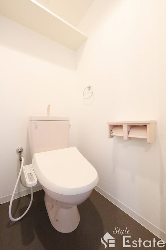 トイレ　温水洗浄便座