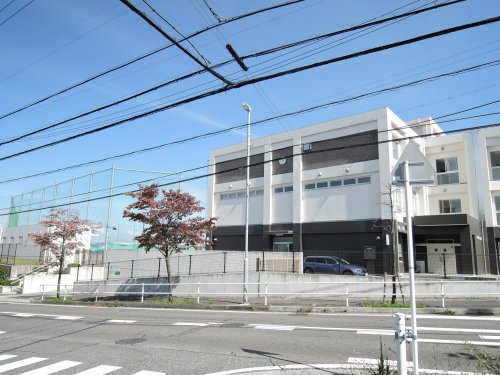 中学校　名古屋市立吉根中学校（中学校）まで521m