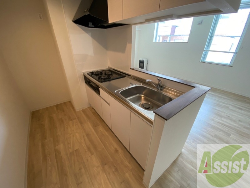 キッチン　システムキッチン完備で３口ついているので料理もできます！