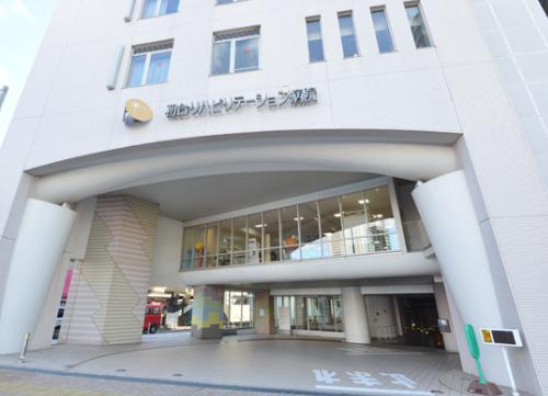 病院　医療法人社団輝生会初台リハビリテーション病院（病院）まで702m