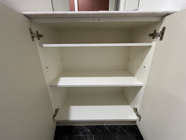 収納　イメージとして同マンション他部屋を表示しています