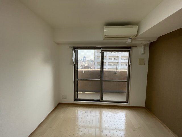 居室・リビング　イメージとして同マンション他部屋を表示しています