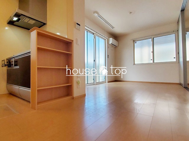 居室・リビング　2面採光の明るいリビング