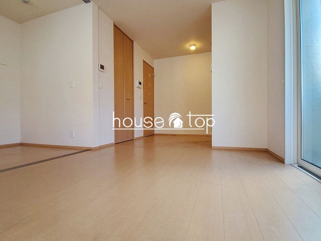 居室・リビング　テーブルやソファーなど設置可能