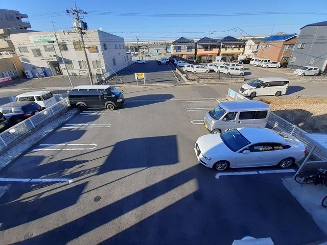 駐車場　駐車場に車を止められます