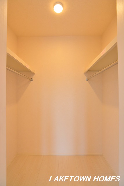 収納　東側洋室のウォークインクローゼットです。