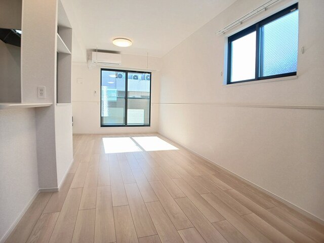 居室・リビング　こちらのリビングで趣味の時間をお楽しみください