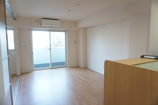居室・リビング　※同タイプ参考写真（床、建具の色が異なる場合があります）