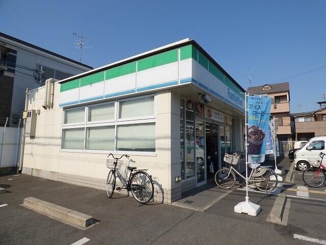 コンビニ　ファミリーマート（コンビニ）まで345m