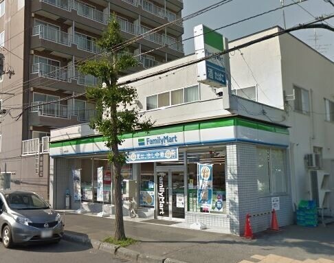 コンビニ　ファミリーマート本郷通店（コンビニ）まで198m