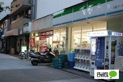 コンビニ　ファミリーマート大阪プール東店（コンビニ）まで200m