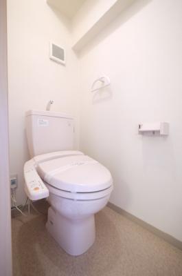 トイレ　※写真は別の部屋のものです。