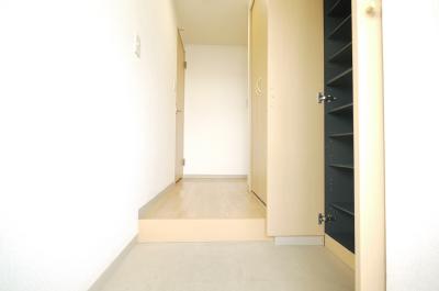 玄関　※写真は別の部屋のものです。