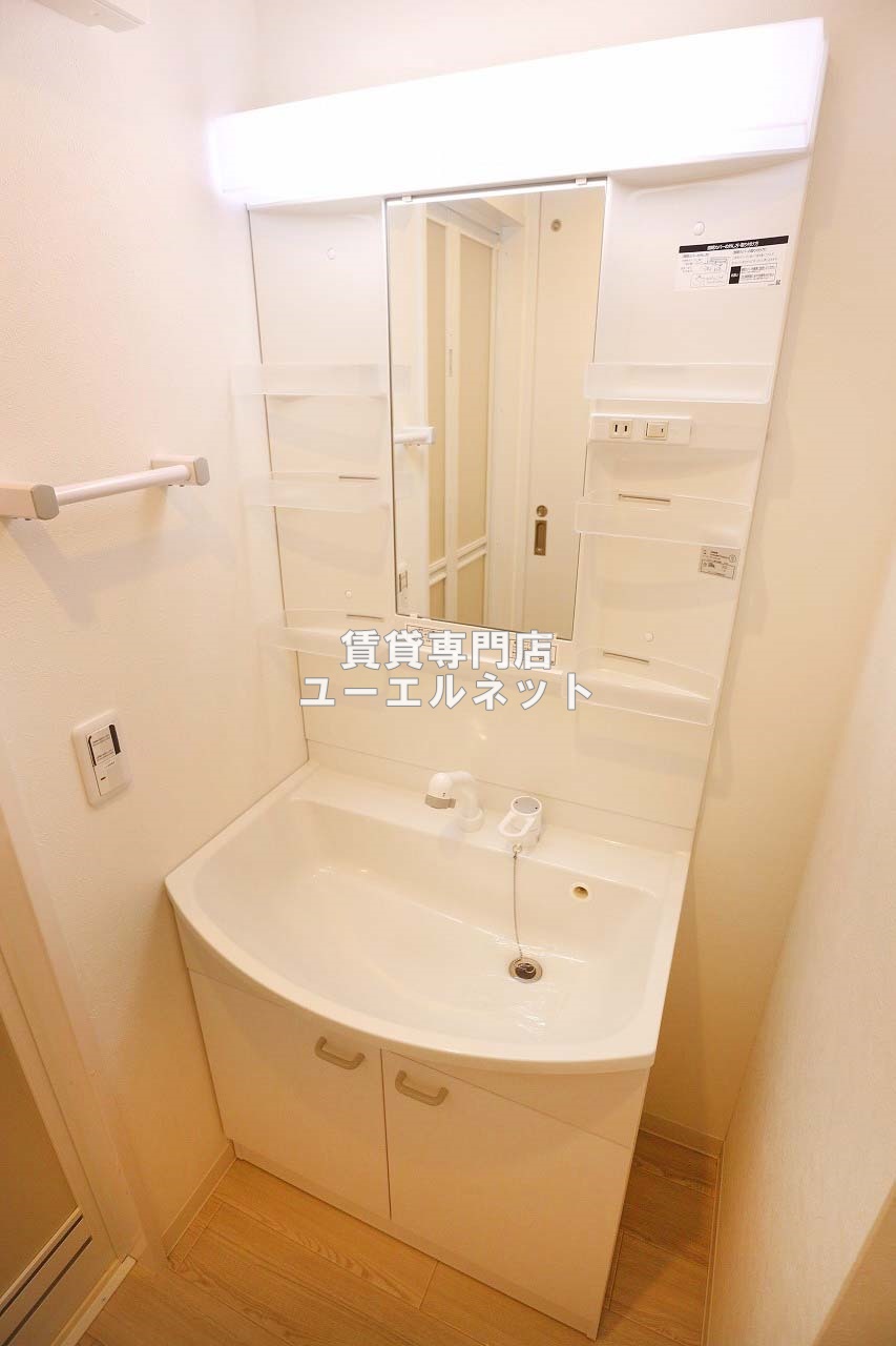 洗面設備　清潔感ある独立洗面台で毎日気持ちよく♪
