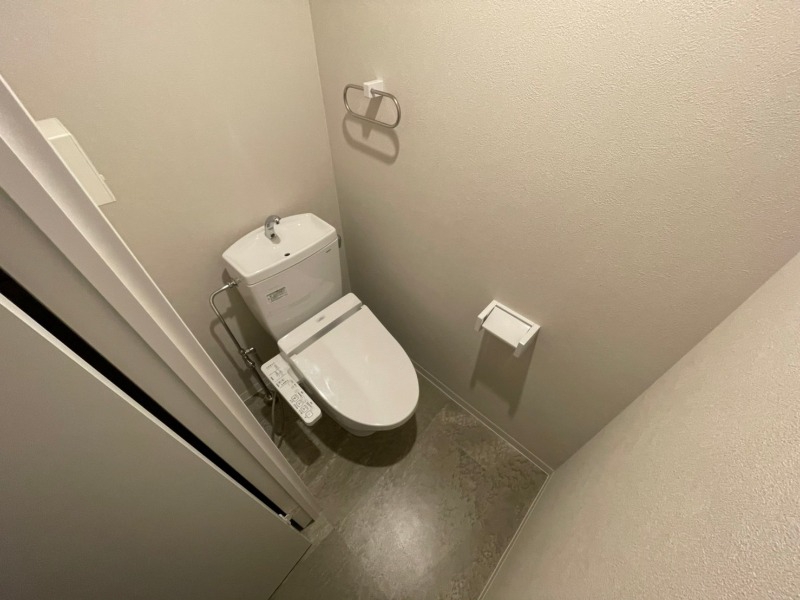 トイレ　こちらはトイレです。清潔感があり、安心して使用できます。