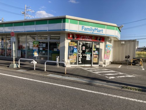 コンビニ　ファミリーマート（コンビニ）まで684m