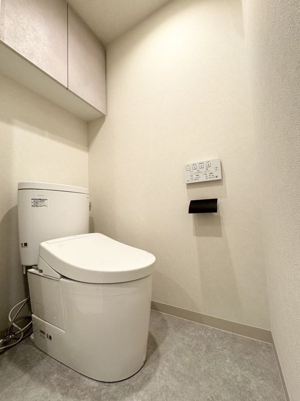 トイレ　室内写真は同一タイプ