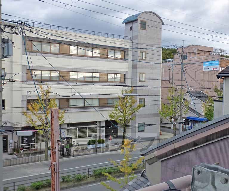 眺望　下鴨本通りに面しています。